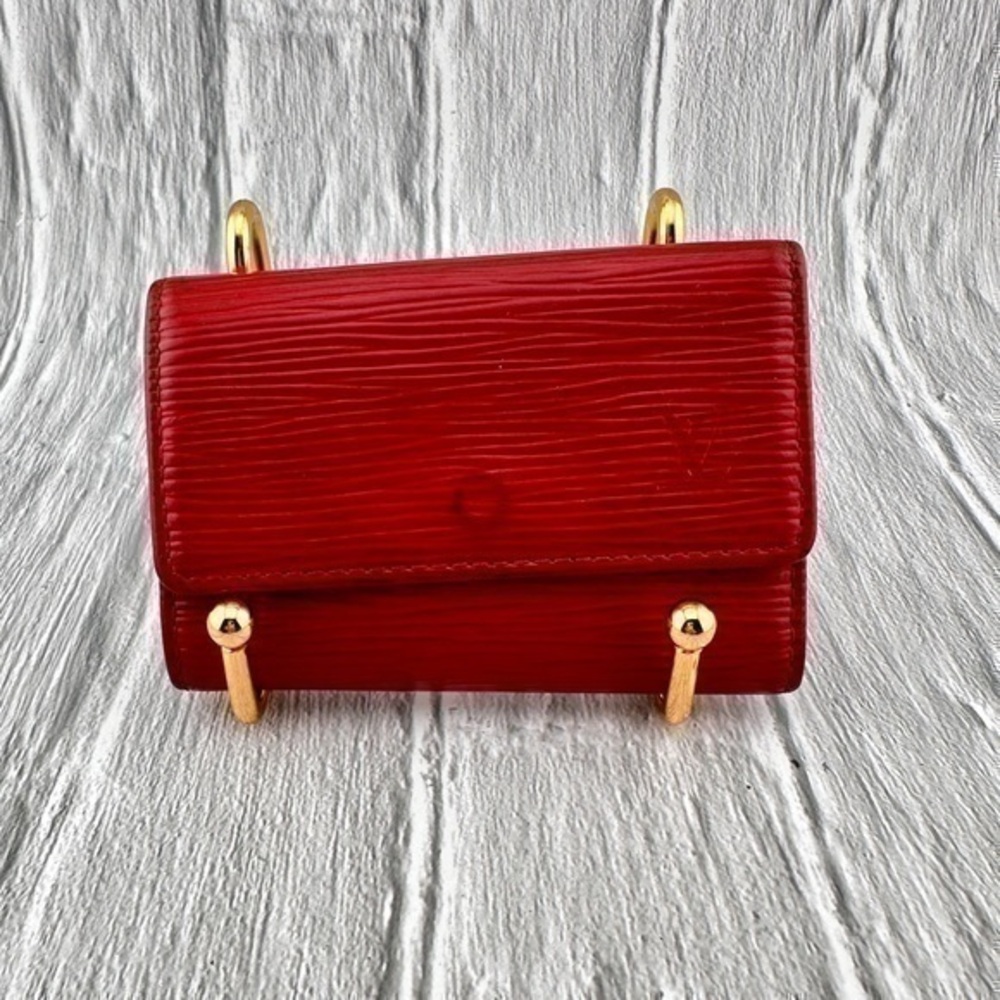 AUTHENTIC Louis Vuitton key holder. Previously owned. Color: Castilian red. - Picture 10 of 16